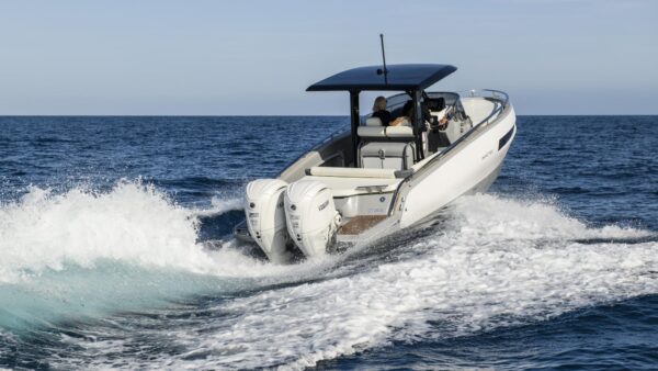 2022 Yamaha V6, 4.2L 250HP – 35″ Shaft - Image 5