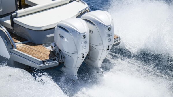 2022 Yamaha V6, 4.2L 250HP – 35″ Shaft - Image 3