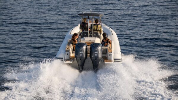 2022 Yamaha V6, 4.2L 300HP – 30″ Shaft - Image 5