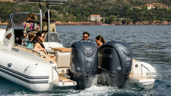 2022 Yamaha V6, 4.2L 300HP – 30″ Shaft - Image 6