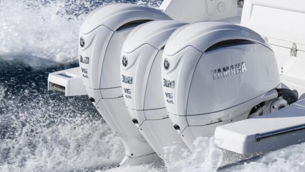 Yamaha V6, 4.2L 300HP – 35″ Shaft, 2022 Model - Image 2