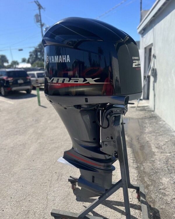 2017 250 HP YAMAHA VMAX SHO 4 STROKE OUTBOARD MOTOR VF250